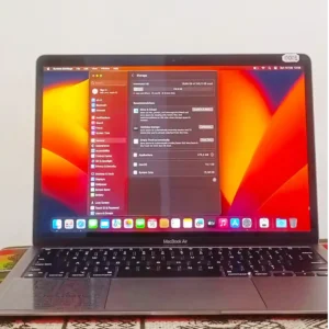 Apple MacBook Air (13.3 pulgadas, 8GB RAM, Almacenamiento SSD de 245gb, Teclado mágico)