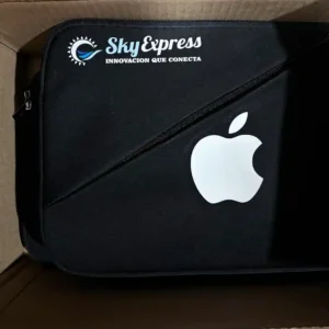Apple MacBook Air (13.3 pulgadas, 8GB RAM, Almacenamiento SSD de 245gb, Teclado mágico)